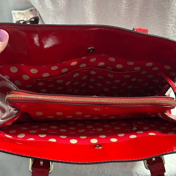 Kate Spade Carlisle Street Sylvie handbag in cherry red patent leather - Picture 5 of 11